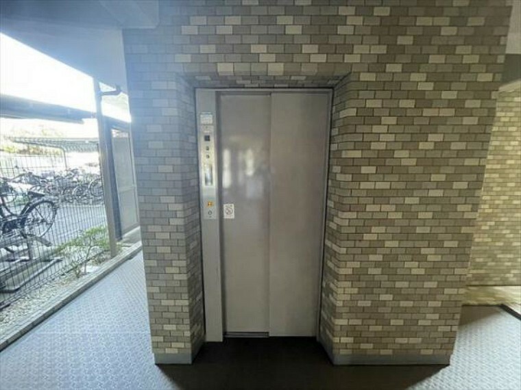 構造・工法・仕様 エレベーター　荷物の多い時などに便利なエレベーターを設置。快適なマンションライフをお楽しみいただけます。