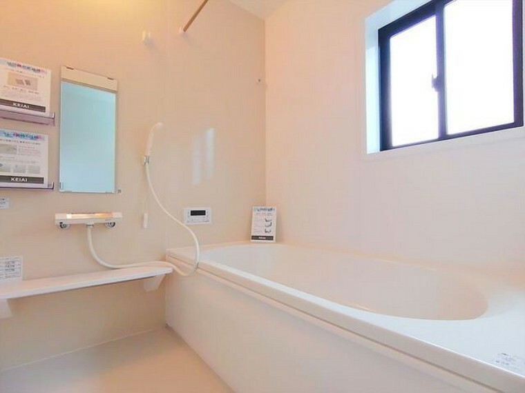 浴室 一日の疲れを癒すための心地よい浴室はゆとりあるサイズを採用。浴室乾燥機付き！汚れにくくお手入れしやすい浴室です。 ■昭島市緑町3　新築一戸建て■