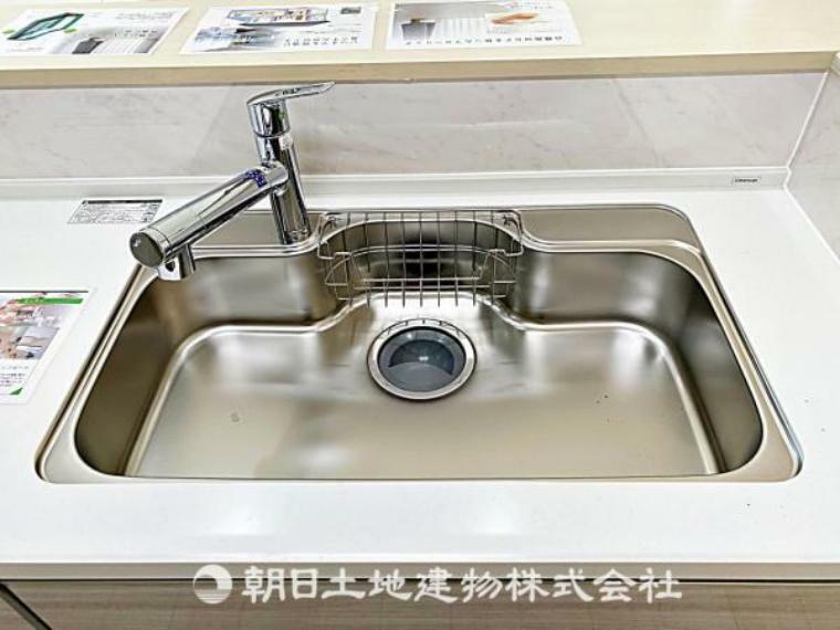 蛇口一体型浄水器付きシンク。蛇口の内部に浄水カートリッジが組み込まれている浄水器です。