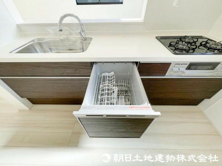 キッチンスペースは食洗器も付いておりますので日々の家事の負担を軽減してくれます！
