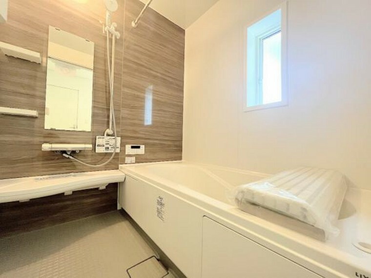 浴室 【浴室】落ち着いた色合いの壁面、ゆっくりゆったり寛げるバスルーム。