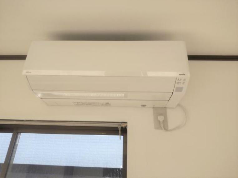 冷暖房・空調設備 【リフォーム済写真】1階LDKにエアコンを1台新設しました。お引き渡し後にすぐご使用いただけます。季節に関係なく、快適にお過ごしいただけます。