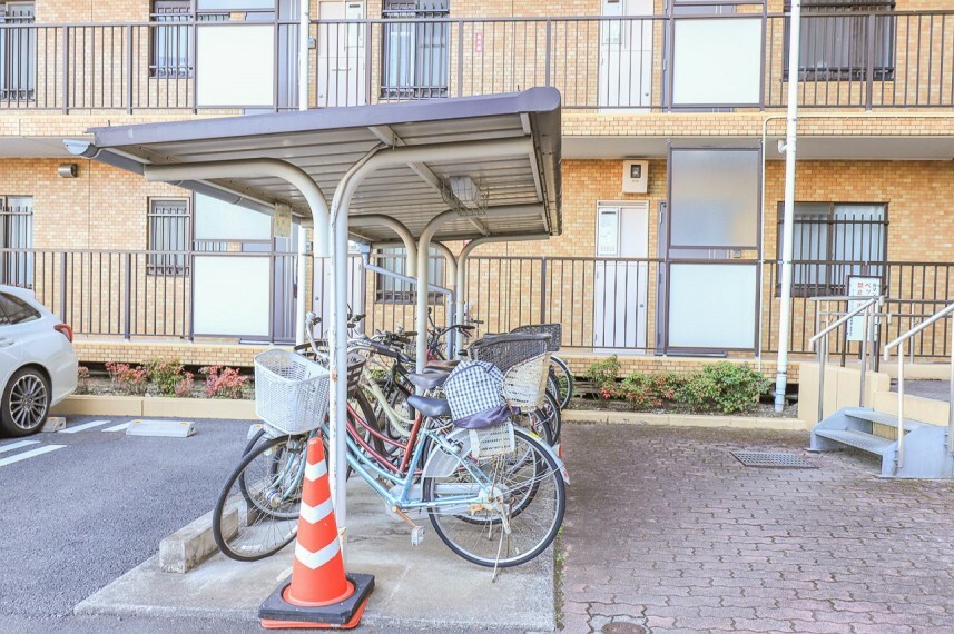 駐輪場 駐輪場があると自転車を自由に出し入れ出来るので便利。