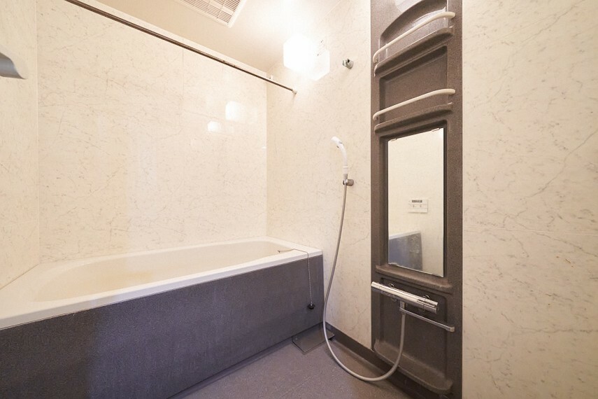追焚機能や浴室乾燥機などが設置されている浴室（1418サイズ）