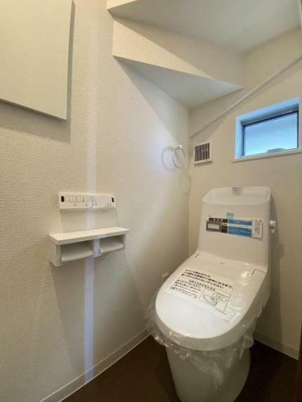 トイレ 1階・2階にそれぞれ設けられたトイレは温水洗浄便座です。