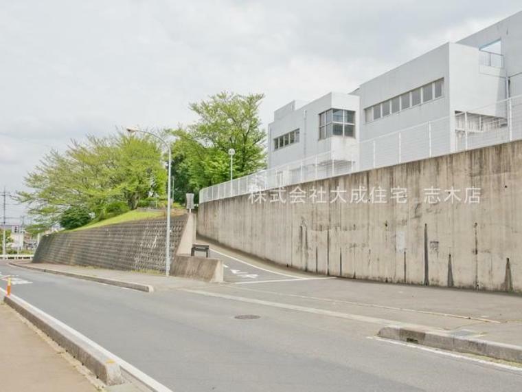 富士見市立富士見台中学校（徒歩28分　校庭や体育館が広く、設備も充実しています。）