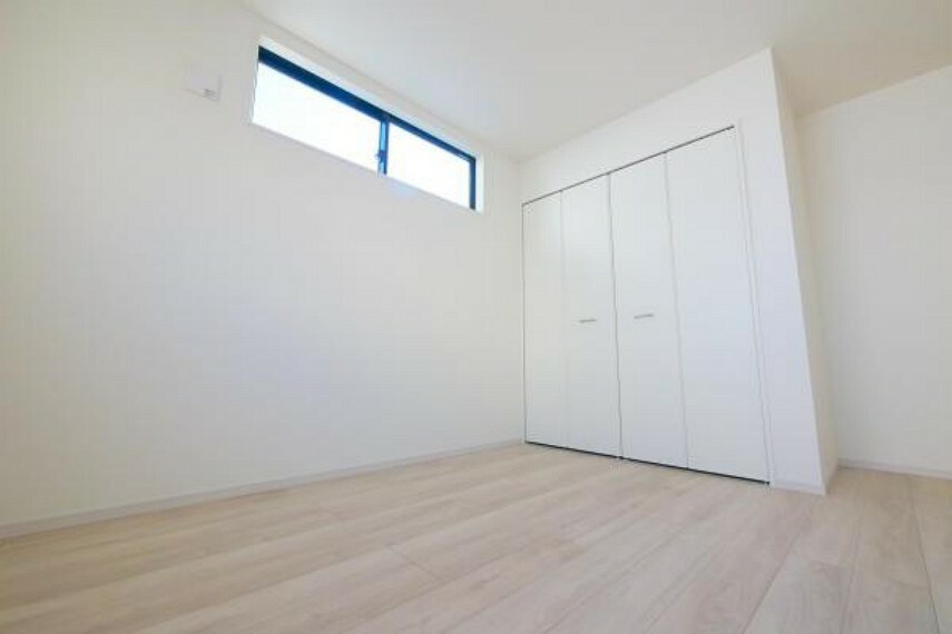 ■2階洋室約5.7帖、全室クローゼット付きでお部屋が広く使えます