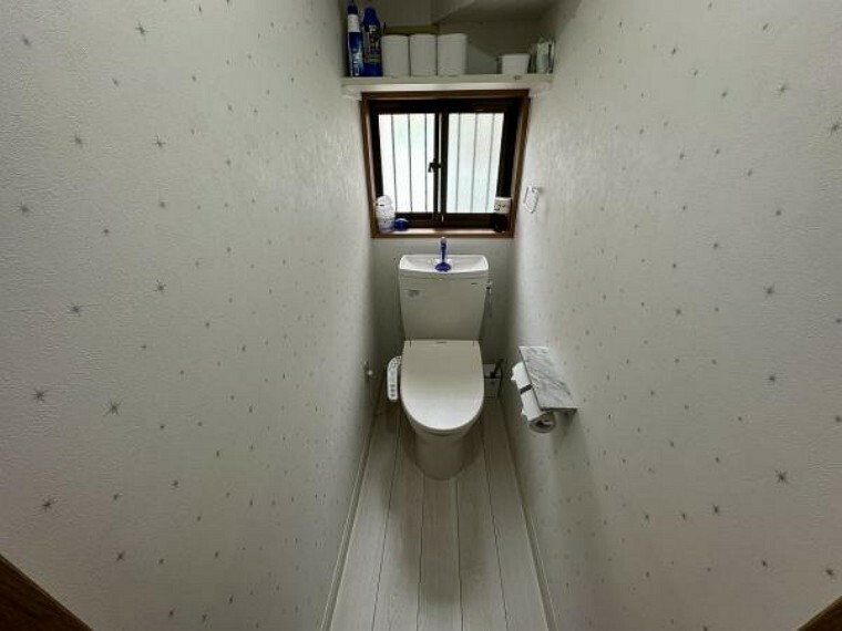 トイレ シンプルなデザインのトイレ。飾り付けも楽しめます！