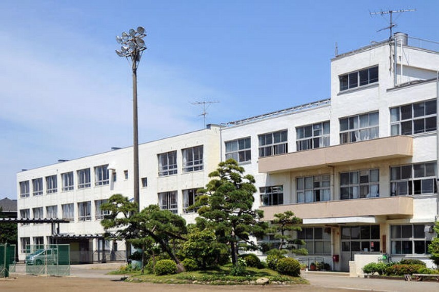 梅田中学校（約1,258m）