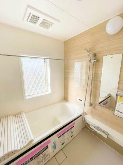 浴室はハウステック製の新品のユニットバスに交換しました。広々とした浴槽で、1日の疲れをゆっくり癒すことができますよ。