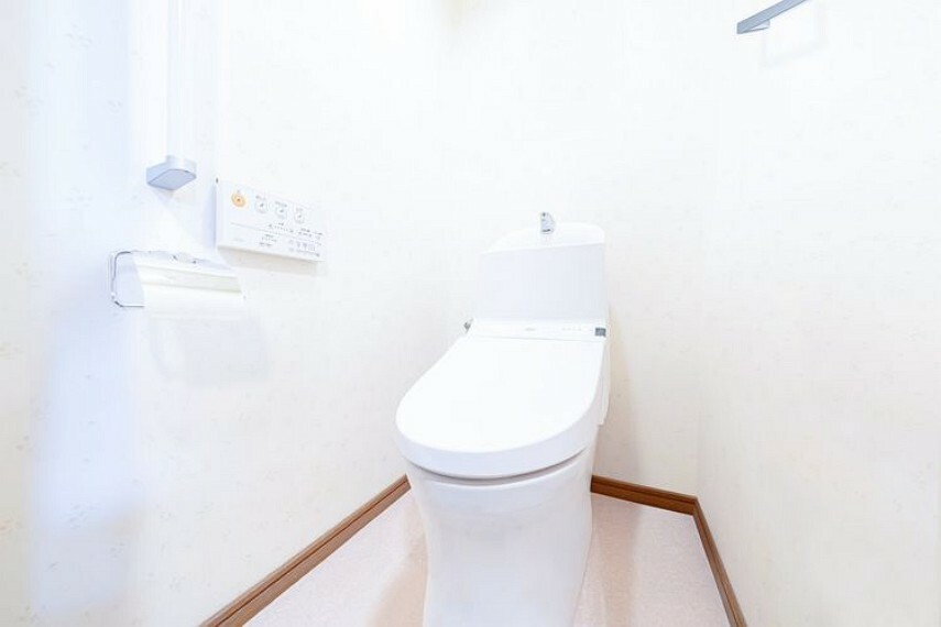 トイレ 【トイレ】※画像はCGにより家具等の削除、床・壁紙等を加工した空室イメージです。