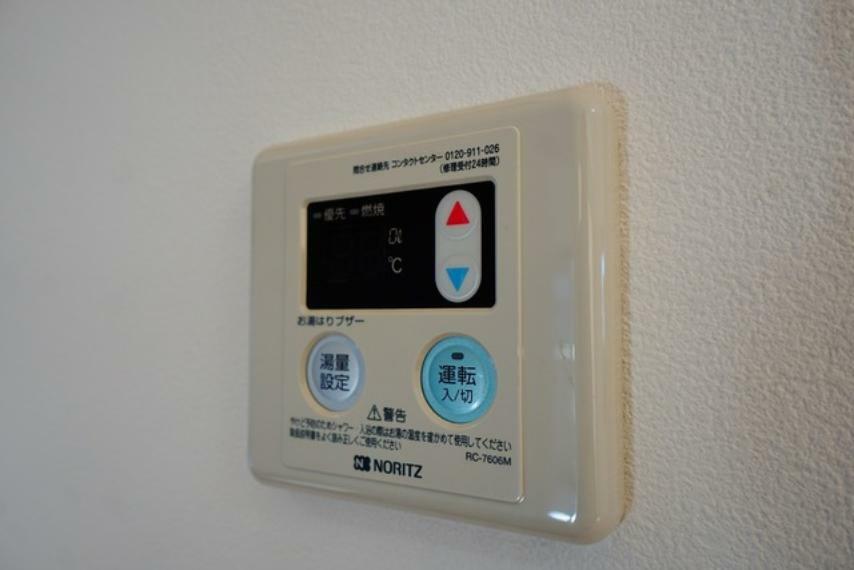 発電・温水設備 キッチン横からボタンひとつで操作が楽々。