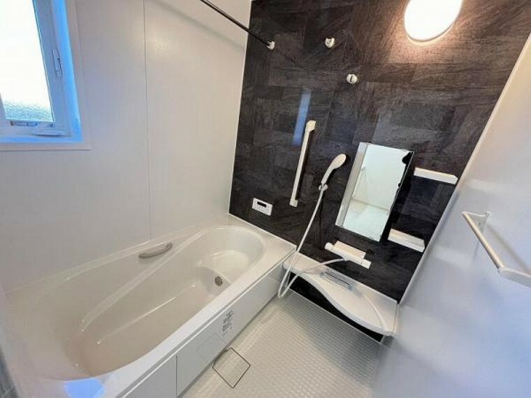 浴室 モダンなデザインがリッチなお風呂を演出してくれます 疲れた体も自然とリラックスでき入浴時間を楽しめます