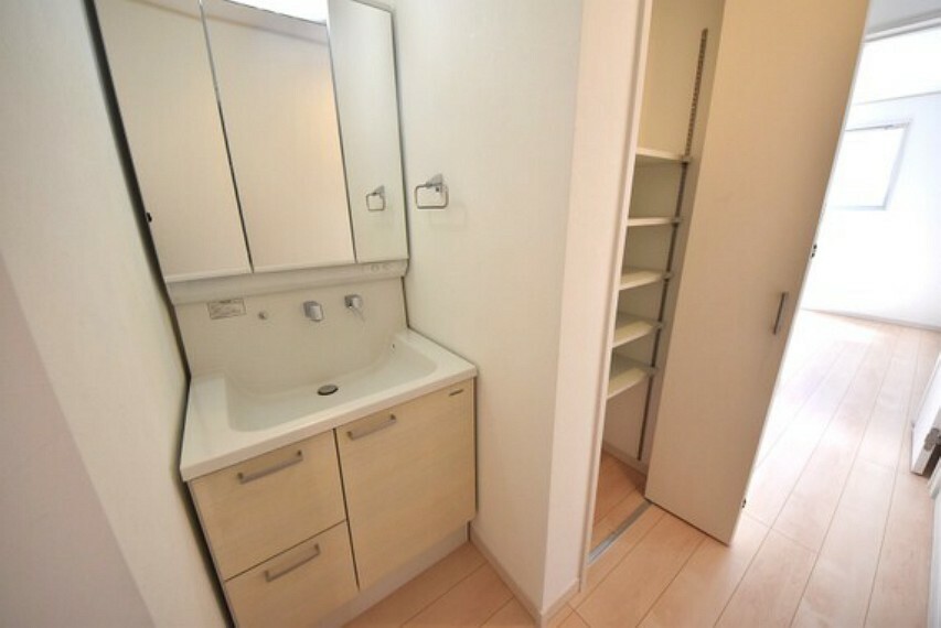 洗面化粧台 2階洗面化粧台＆トイレは標準設備です。