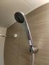 浴室 【シャワーヘッド】新品ユニットバスのシャワーヘッドです。従来製品よりさらに節水を実現。シャワーの勢いはそのままに、省エネに大きく貢献しています。