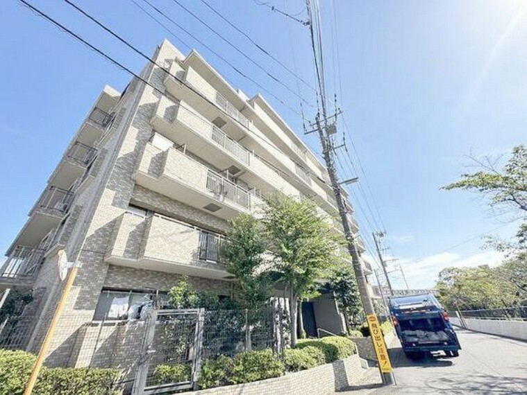 構造・工法・仕様 美しい仕様の外観が上質な邸宅への期待感を高めながら、住まう方や訪れる方をエスコートします。