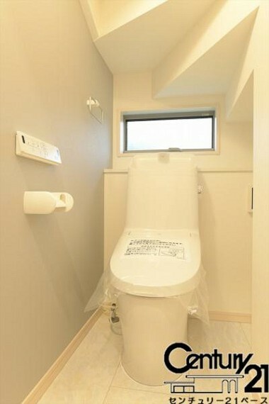 トイレ ■現地撮影写真■1・2階ともに温水洗浄便座を完備！タンク一体型でお手入れも楽々です！