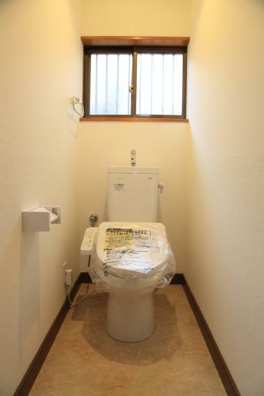 温水洗浄便座付トイレ　新品です。トイレは1階のみにあります。