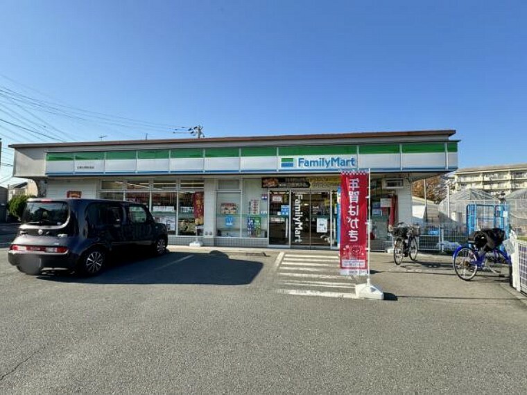 コンビニ ファミリーマート 日野北野街道店迄590m