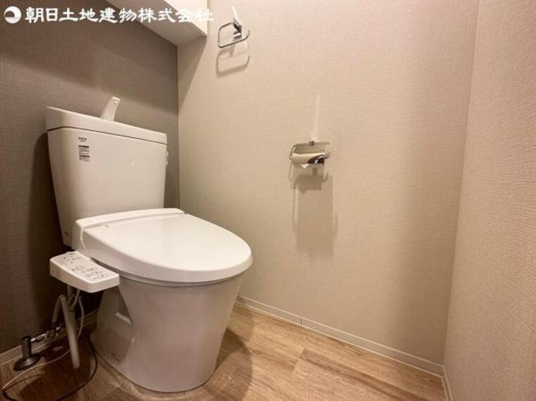 トイレ 洗浄機能付き便座を標準装備。