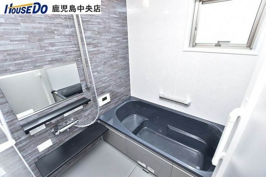 浴室 【浴室】浴室暖房乾燥機付きの浴室です！窓もあり自然換気も可能です