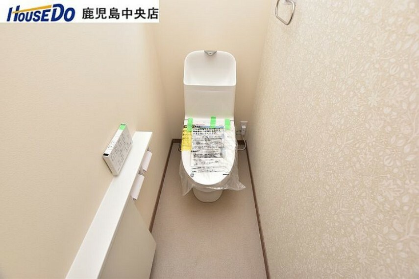 トイレ 【1階トイレ】温水洗浄便座機能付きのトイレです！収納付きです