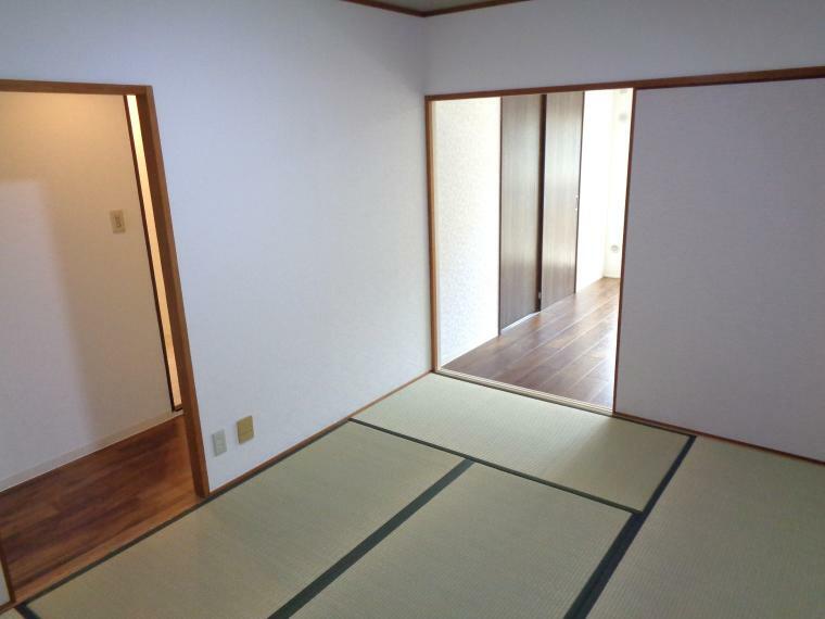 和室 6帖の和室です 引き戸を開くと洋室とつながっており、用途に合わせてご利用いただけます