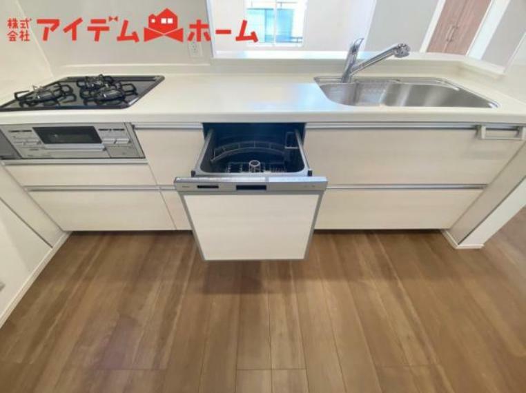 自動食器洗乾燥機 手間・時間をかけず、効率よく食器類を洗浄。家事の時間を大幅に短縮出来ます。