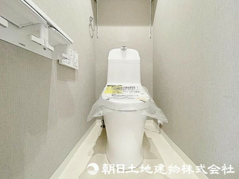 トイレ 快適な使用感が人気の温水洗浄脱臭暖房機能を搭載。しかも汚れがつきにくく落ちやすい多機能トイレ！