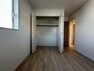 洋室 各室収納スペースでお部屋を広く利用できます