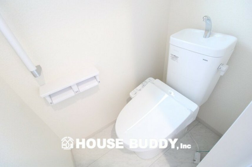 トイレ 温水洗浄便座付きのトイレです！節水型ですので、家計にも安心です。