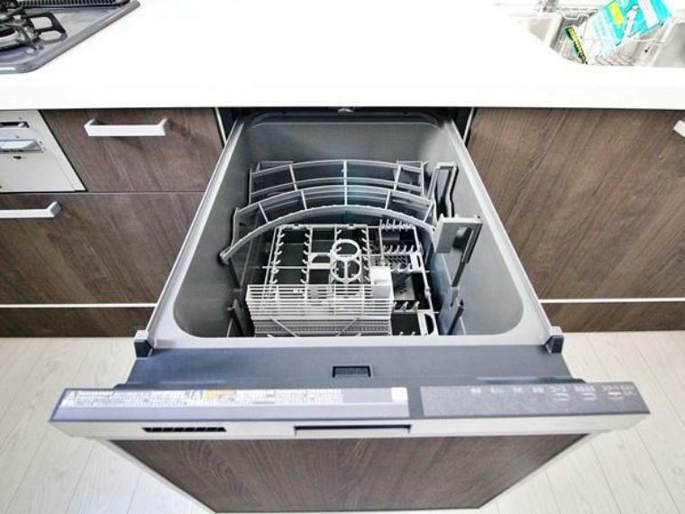 キッチン ビルトイン食洗器付きのシステムキッチン