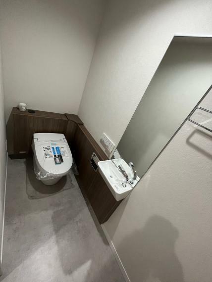 トイレ 新調したトイレスペース！タンクレスウオシュレット付トイレを新調！
