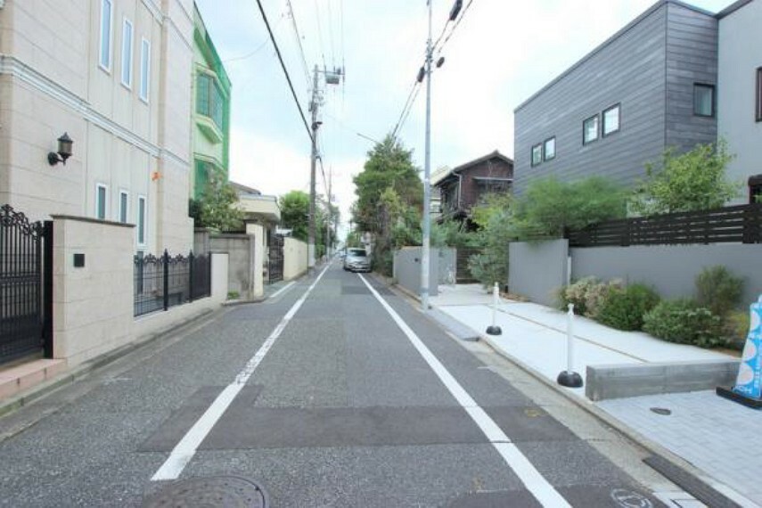 現況写真 ■低層住居専用地域の閑静な住宅街