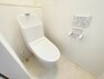 トイレ 快適に使用できる温水洗浄便座付きトイレです。