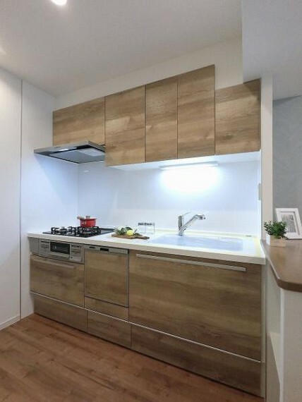 キッチン ゆったりと調理できるよう、作業スペースを最大限確保した設計をしています。