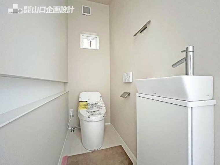 トイレ　手洗いカウンター付　温水洗浄機能付