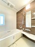 浴室 半身浴もゆっくり楽しめる広々浴室。リラックスタイムが持てます。浴槽2重パン構造