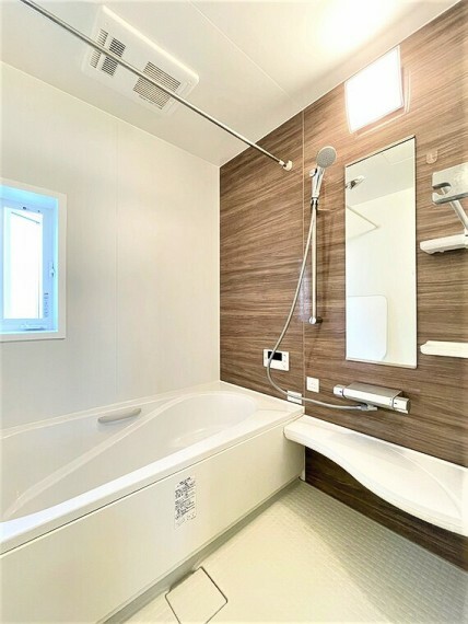半身浴もゆっくり楽しめる広々浴室。リラックスタイムが持てます。浴槽2重パン構造