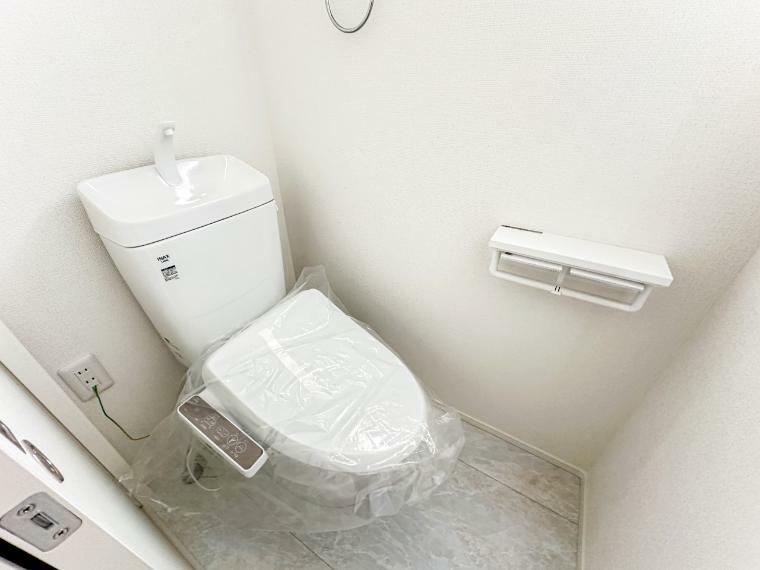 トイレ 【Toilet-トイレ-】 いつも清潔なスペースであってほしいのが毎日使うトイレです。掃除がしやすいのはもちろん、落ち着けるスペースとして機能することも大切です。