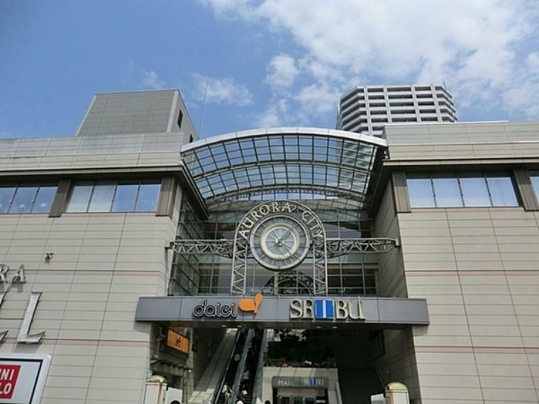 ショッピングセンター オーロラシティ東戸塚 西武百貨店東戸塚店、イオンスタイル東戸塚などのテナントが入っています。
