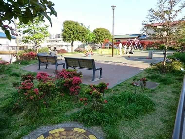 公園 平戸中公園 小さいお子さんであれば十分遊べる公園です。
