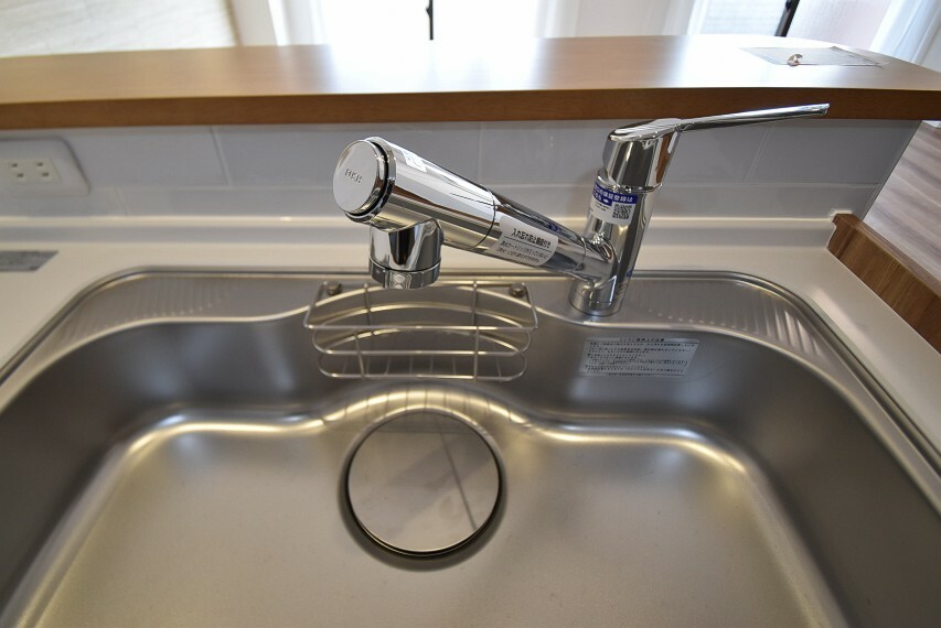 キッチンにはタカギの浄水機能付水栓採用