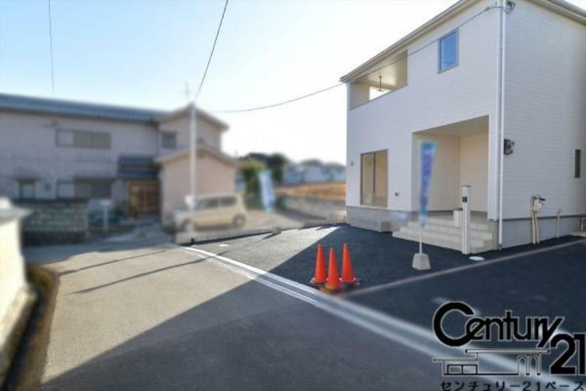 現況写真 ■現地撮影写真■広々とした前面道路で駐車も楽々スムーズ！