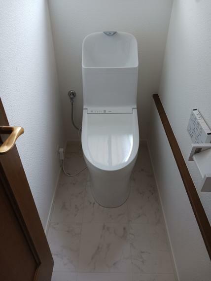 トイレ 操作簡単のパネル式ウォシュレットタイプ
