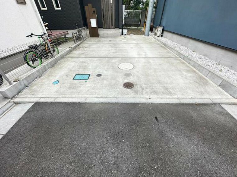 駐車場 自転車置き場や物置場として、お子様の遊ぶスペースとして、ゆとりある敷地だからこそ可能な多用途にご利用頂けるスペースです。