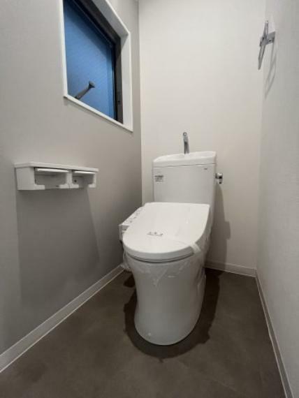 シンプルで使いやすいトイレです 温水洗浄便座付き