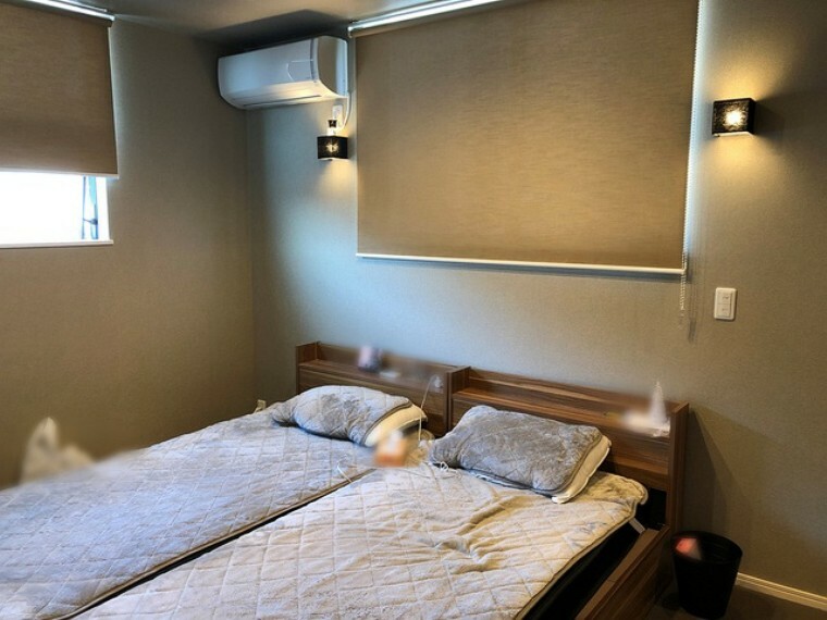寝室 2面窓で明るく通気性の良い寝室！ WIC付きで収納力も十分。快適な新生活が送れます。