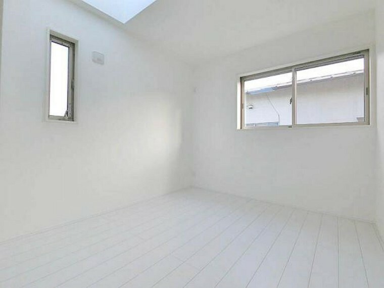 白で統一された洋室は明るく清潔感があります