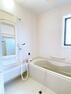 浴室 【リフォーム済】ユニットバスは1坪、2階にあります。クリーニンを行いシャワーヘッド、浴槽の蓋を交換しました。
